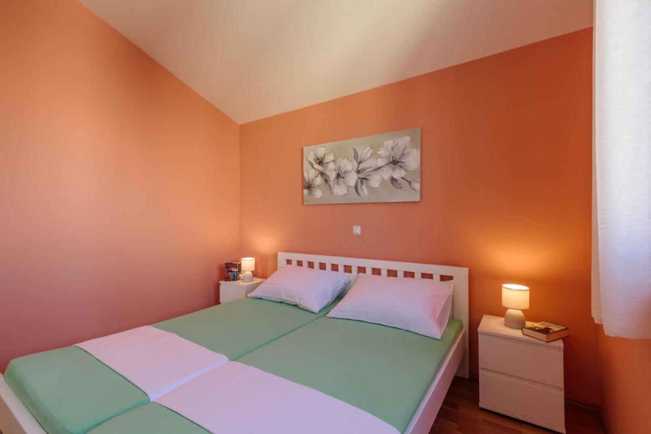 Apartmani Emil Trogir Exterior foto